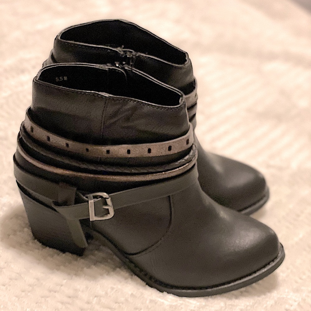 Black booties w/ Buckle & Bronze details
